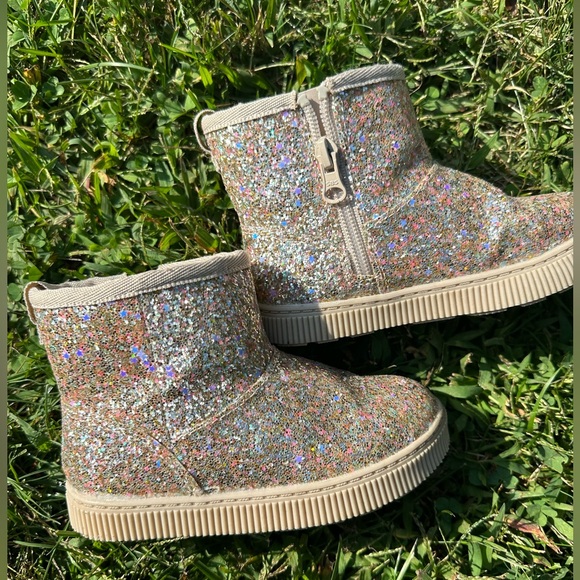 Cat & Jack Toddler Girl size 9 sparkle boots with fuzzy lining (Target 2024) - Picture 1 of 10